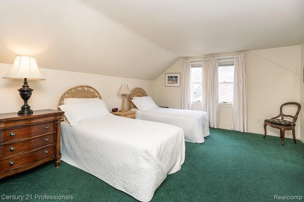 304 Highland Avenue Rochester City MI 48307
