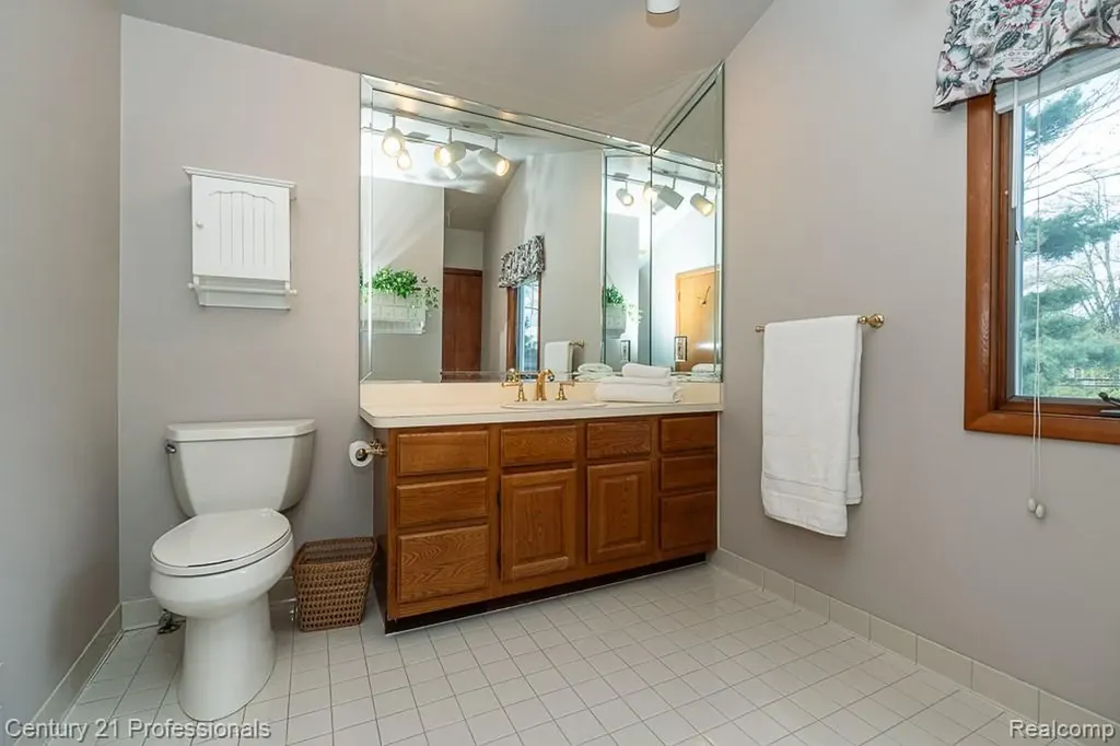 304 Highland Avenue Rochester City MI 48307
