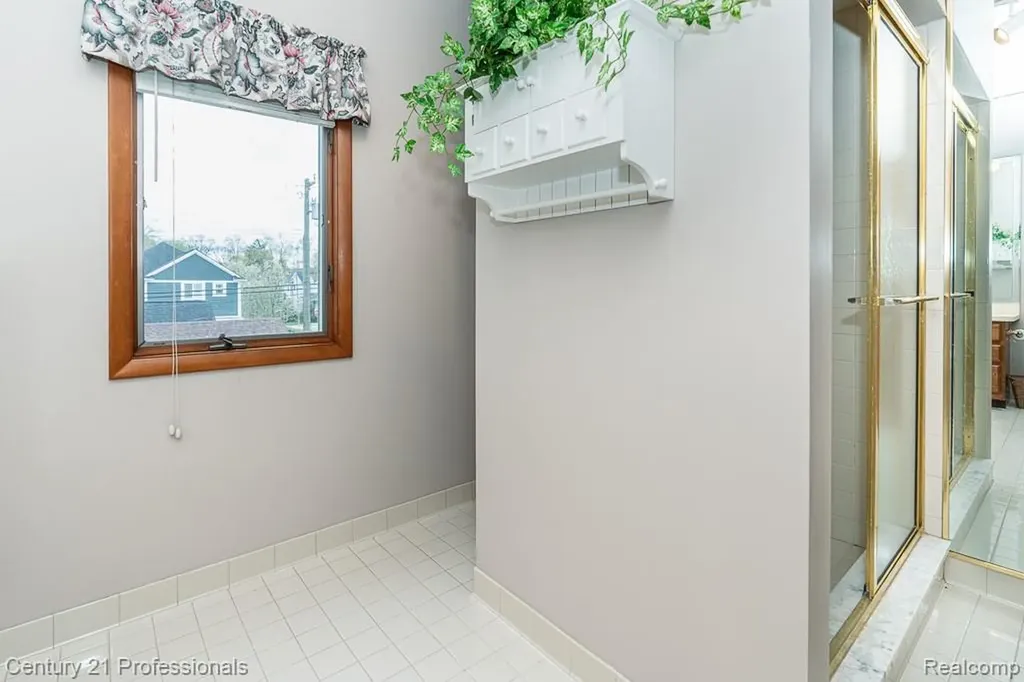 304 Highland Avenue Rochester City MI 48307