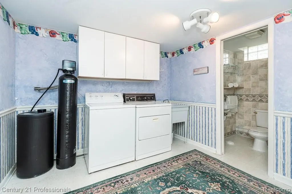 304 Highland Avenue Rochester City MI 48307