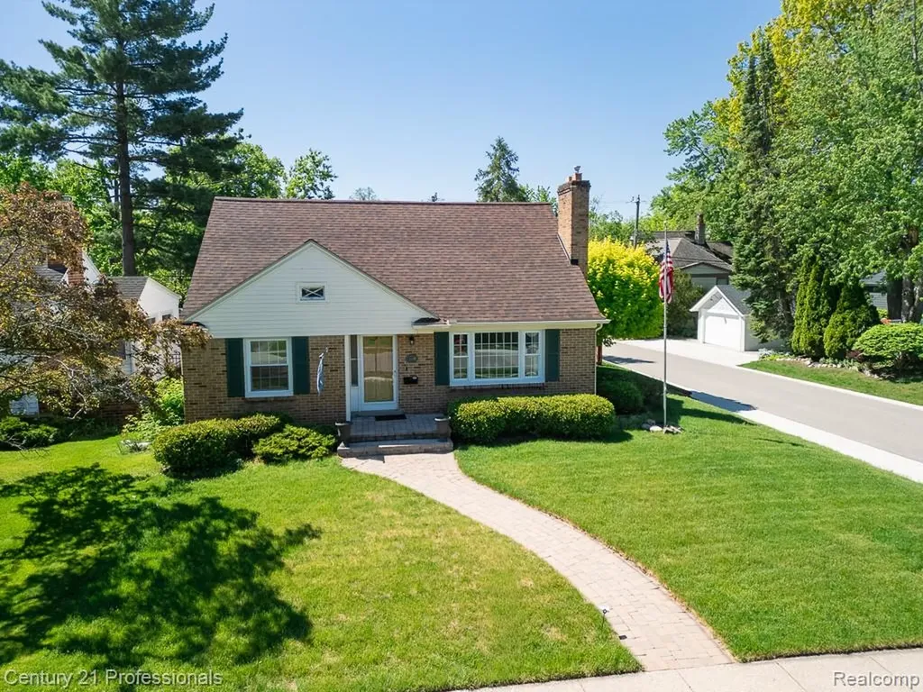 304 Highland Avenue Rochester City MI 48307