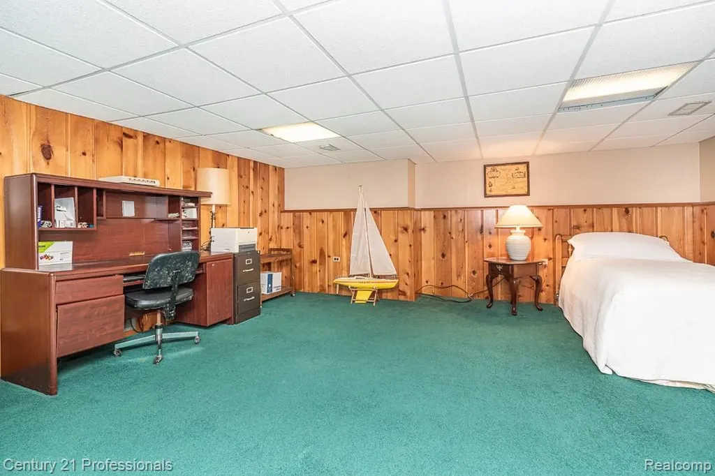 304 Highland Avenue Rochester City MI 48307