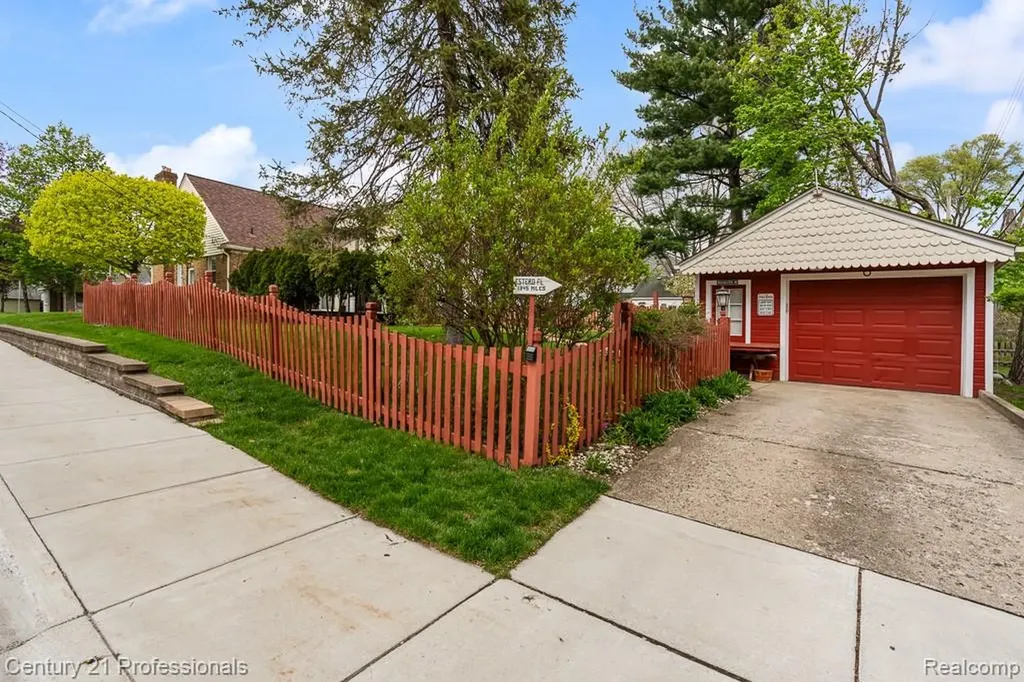 304 Highland Avenue Rochester City MI 48307