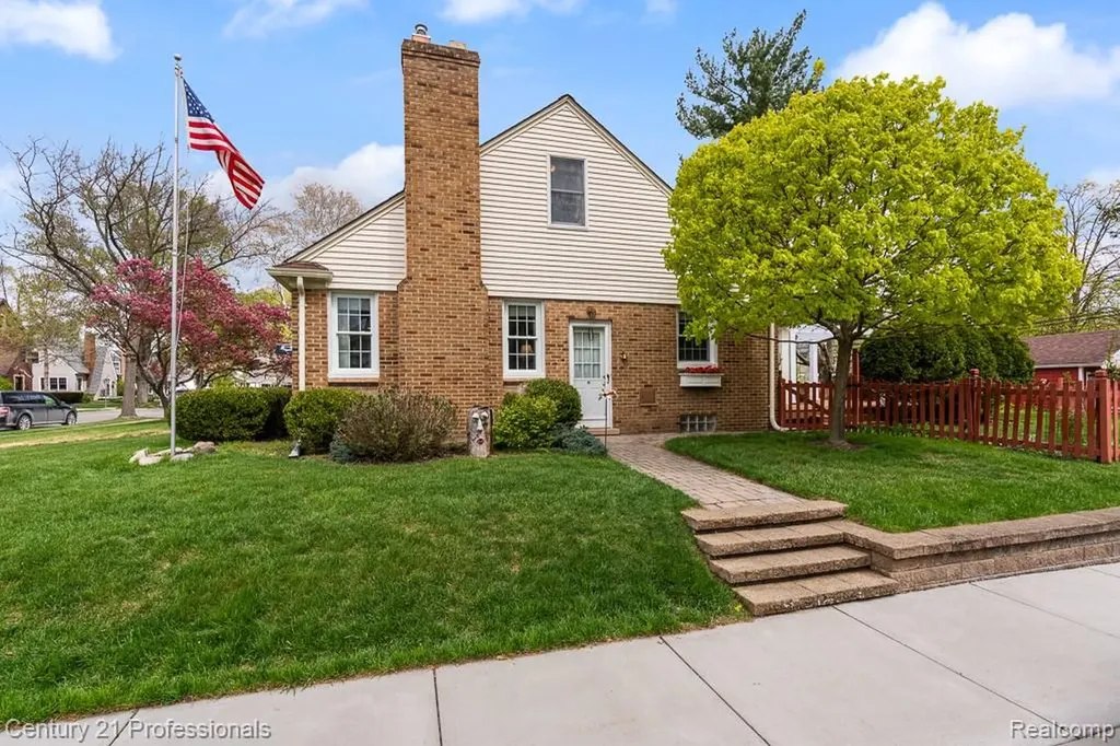 304 Highland Avenue Rochester City MI 48307