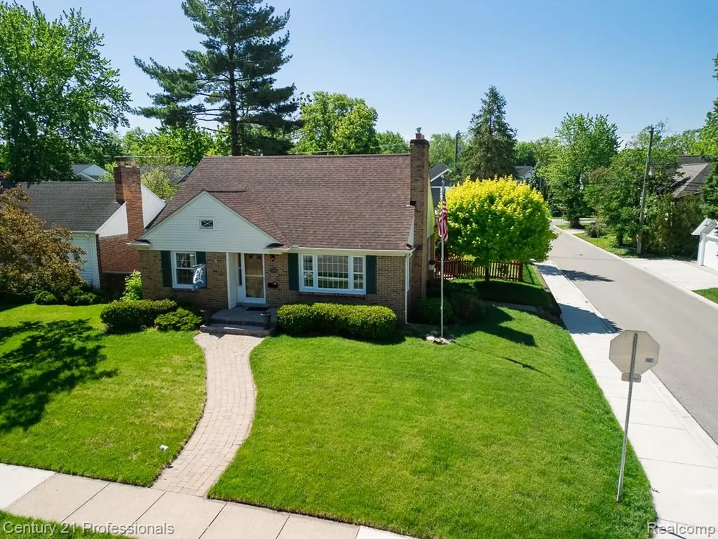 304 Highland Avenue Rochester City MI 48307