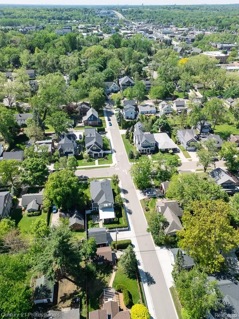 304 Highland Avenue Rochester City MI 48307