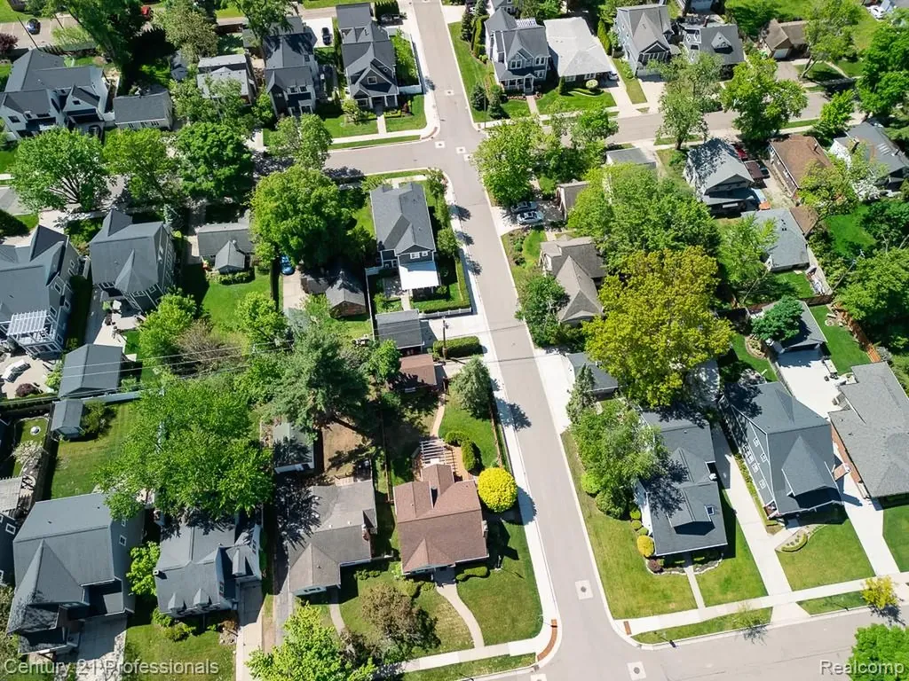 304 Highland Avenue Rochester City MI 48307