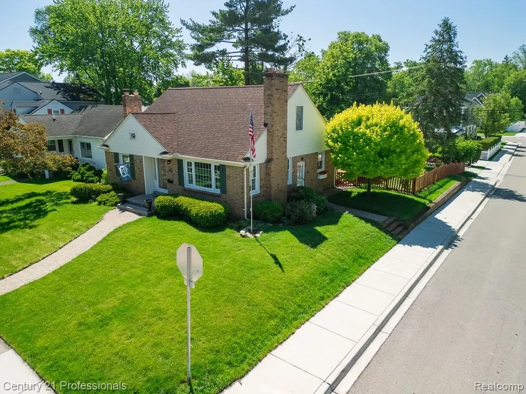 304 Highland Avenue Rochester City MI 48307