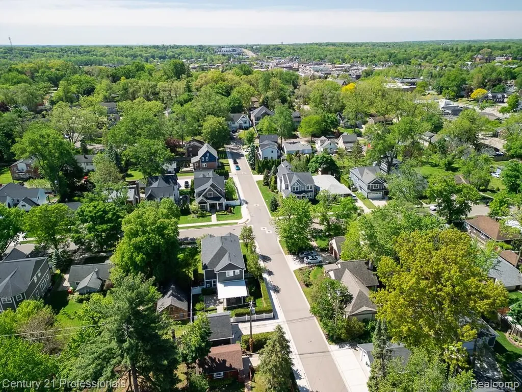 304 Highland Avenue Rochester City MI 48307