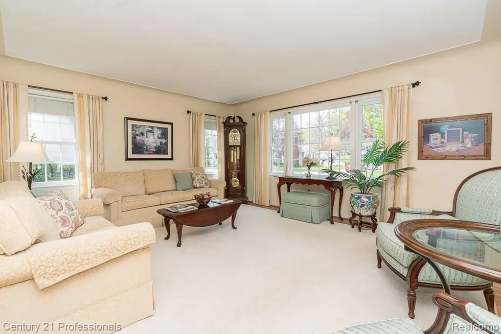 304 Highland Avenue Rochester City MI 48307