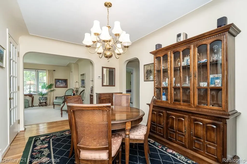 304 Highland Avenue Rochester City MI 48307