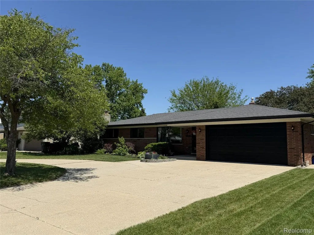 39540 Aynesley Street Clinton Charter Township MI 48038
