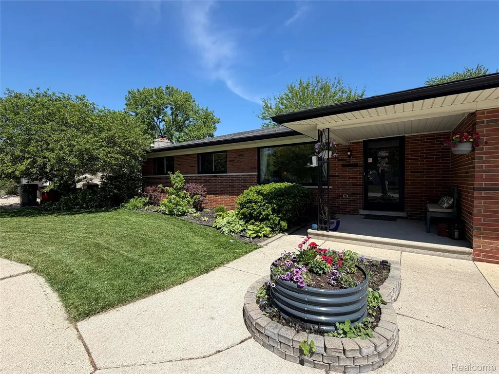 39540 Aynesley Street Clinton Charter Township MI 48038
