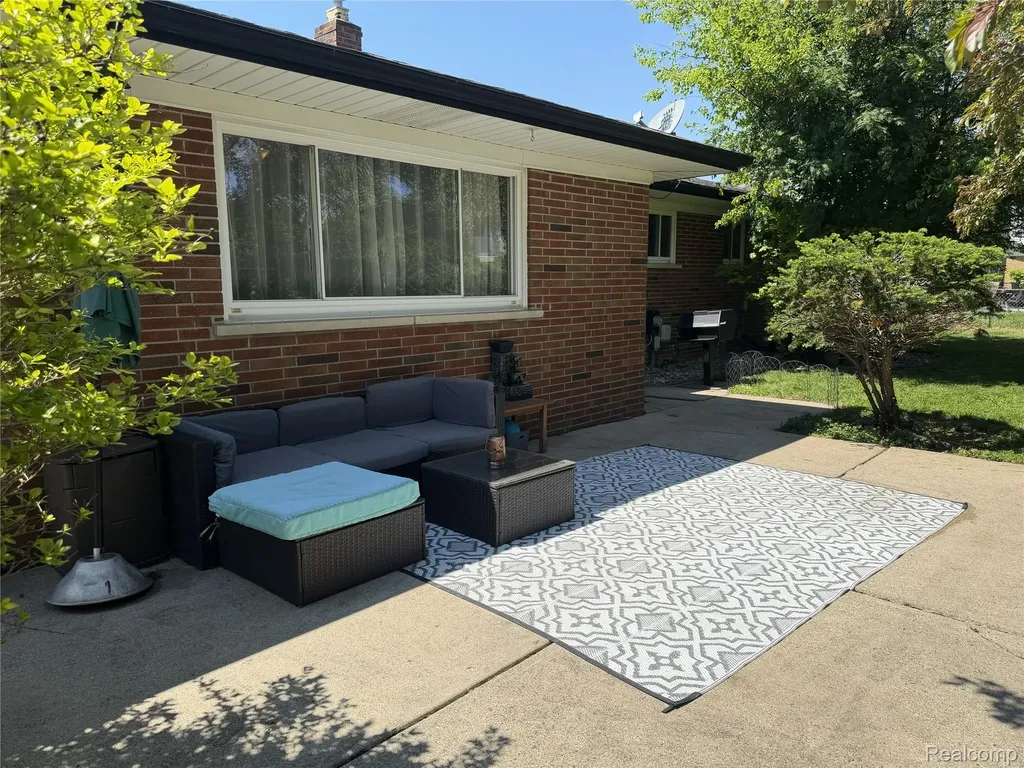39540 Aynesley Street Clinton Charter Township MI 48038
