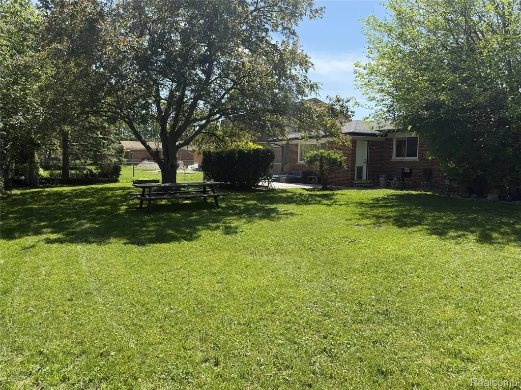 39540 Aynesley Street Clinton Charter Township MI 48038