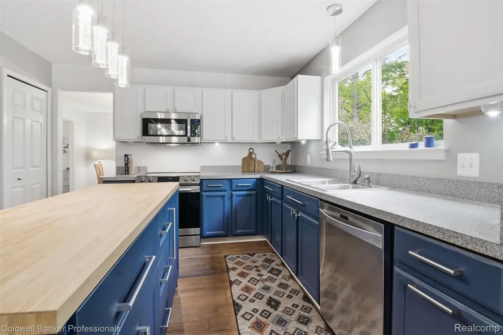 2891 Greenbrooke Lane West Bloomfield Charter Township MI 48324