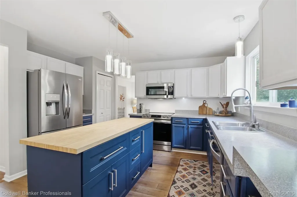 2891 Greenbrooke Lane West Bloomfield Charter Township MI 48324