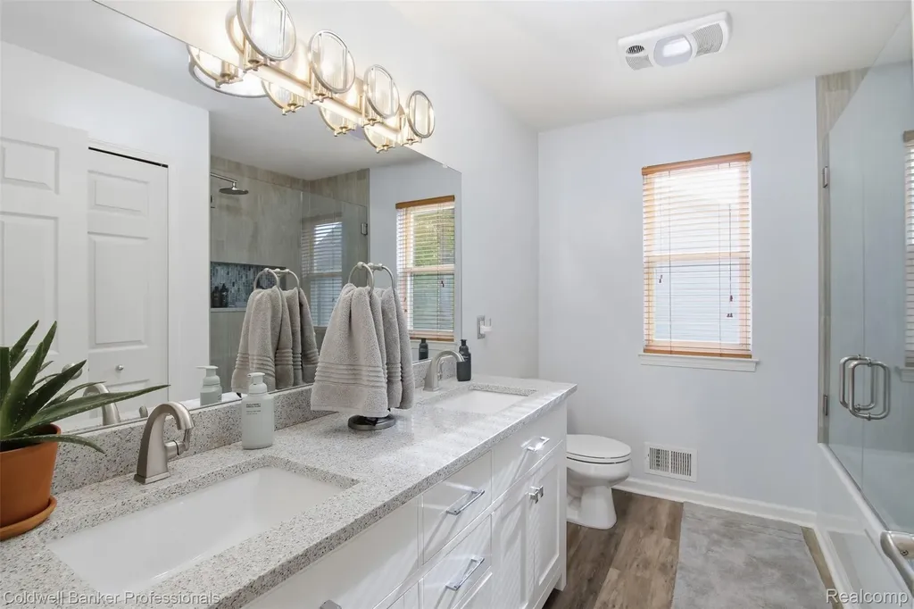 2891 Greenbrooke Lane West Bloomfield Charter Township MI 48324