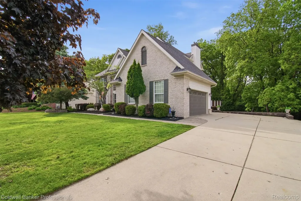 2891 Greenbrooke Lane West Bloomfield Charter Township MI 48324