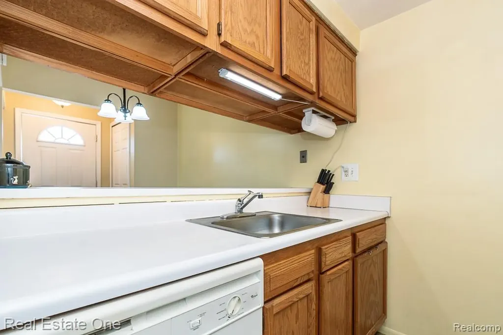 35226 Tall Oaks Drive Sterling Heights City MI 48312