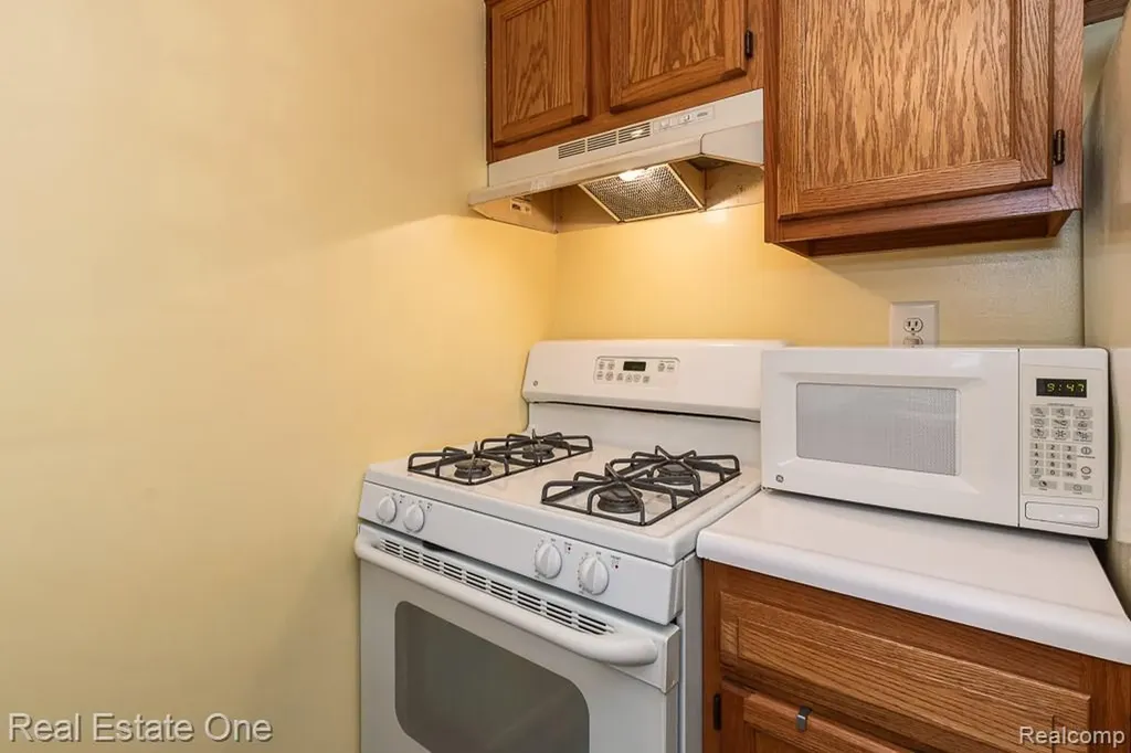 35226 Tall Oaks Drive Sterling Heights City MI 48312