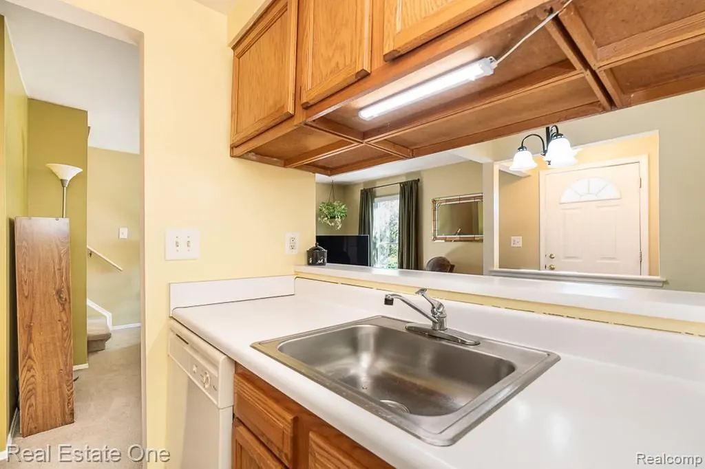 35226 Tall Oaks Drive Sterling Heights City MI 48312