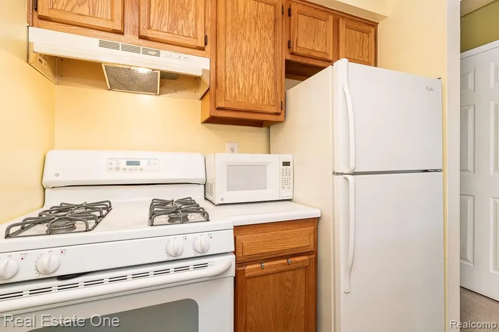 35226 Tall Oaks Drive Sterling Heights City MI 48312