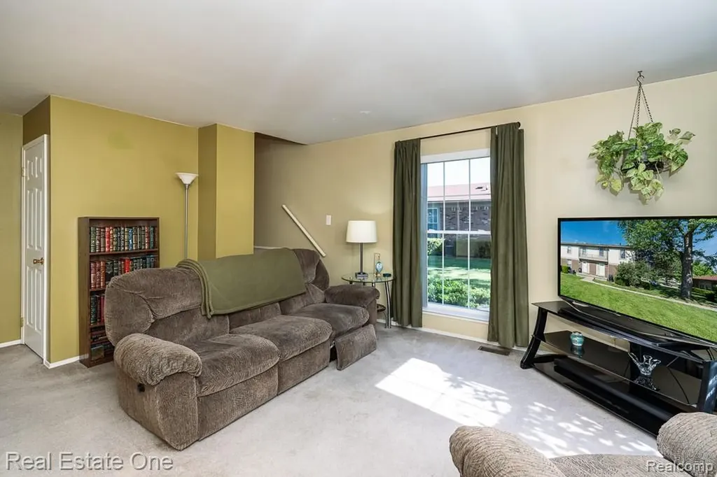 35226 Tall Oaks Drive Sterling Heights City MI 48312