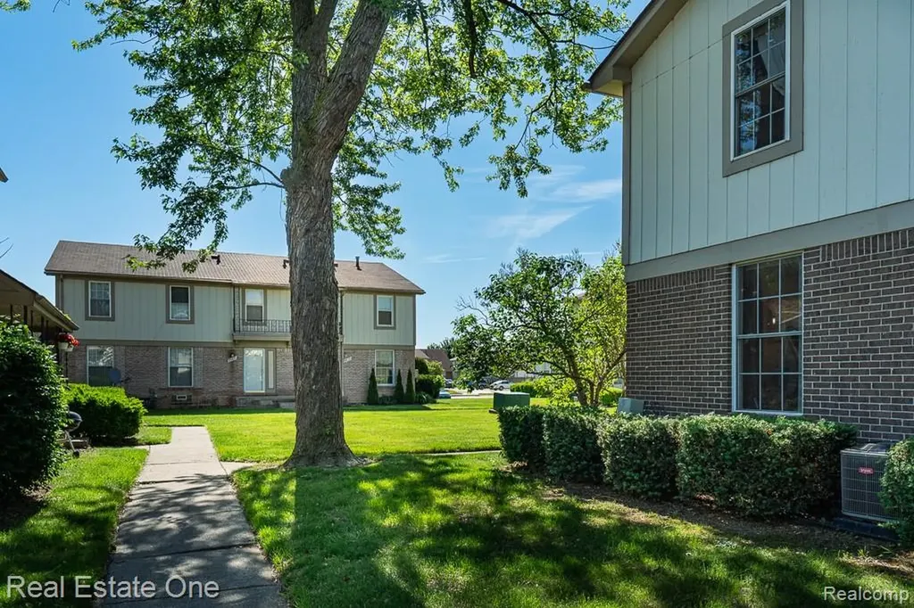35226 Tall Oaks Drive Sterling Heights City MI 48312