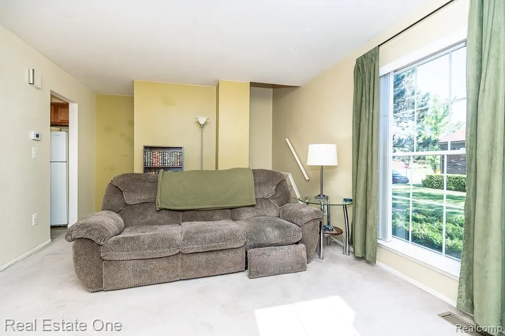 35226 Tall Oaks Drive Sterling Heights City MI 48312