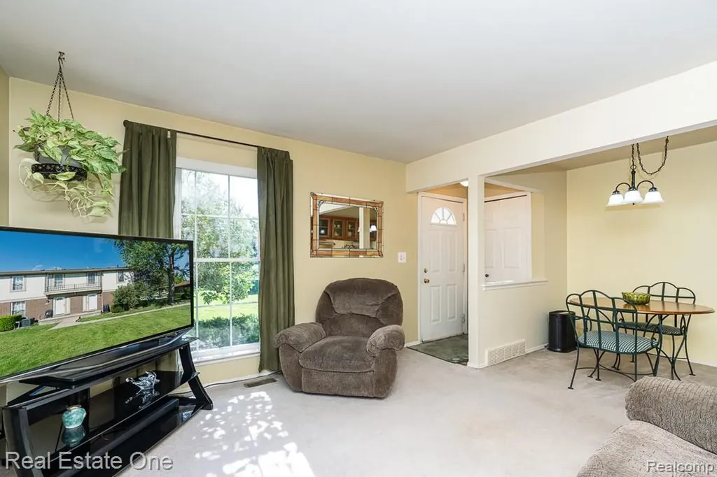 35226 Tall Oaks Drive Sterling Heights City MI 48312
