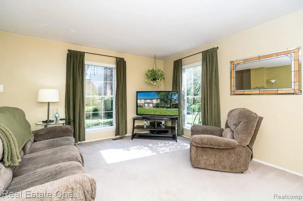 35226 Tall Oaks Drive Sterling Heights City MI 48312