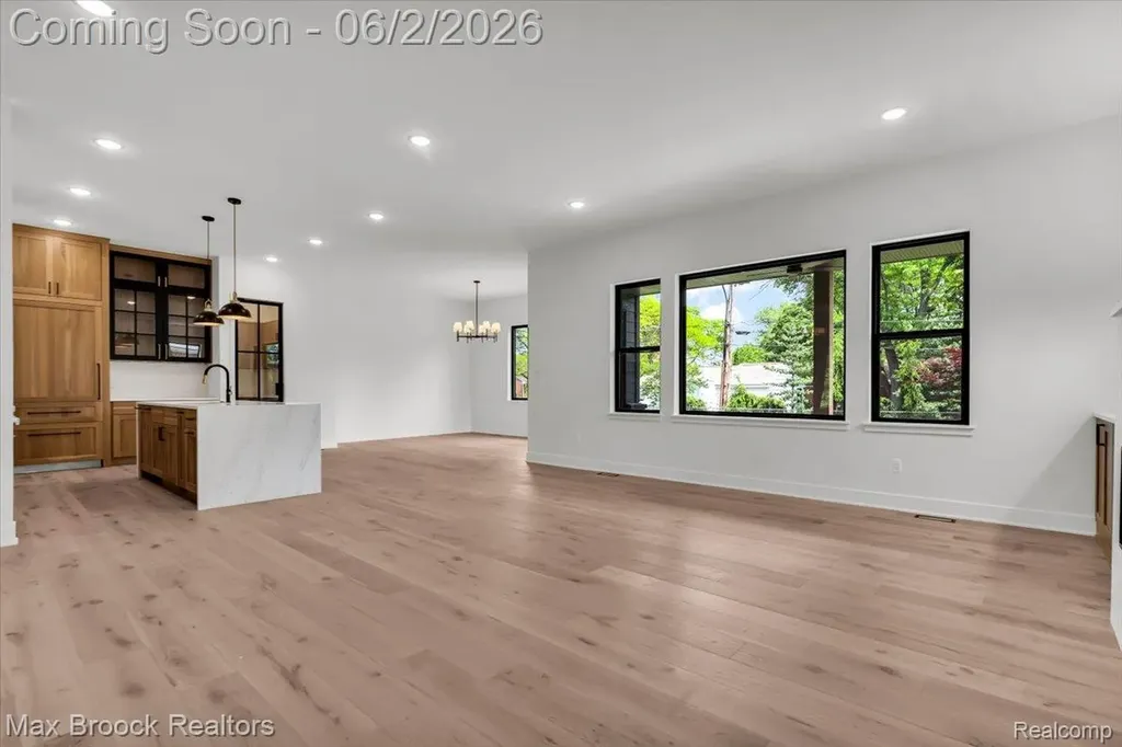 2444 Benjamin Avenue Royal Oak City MI 48073