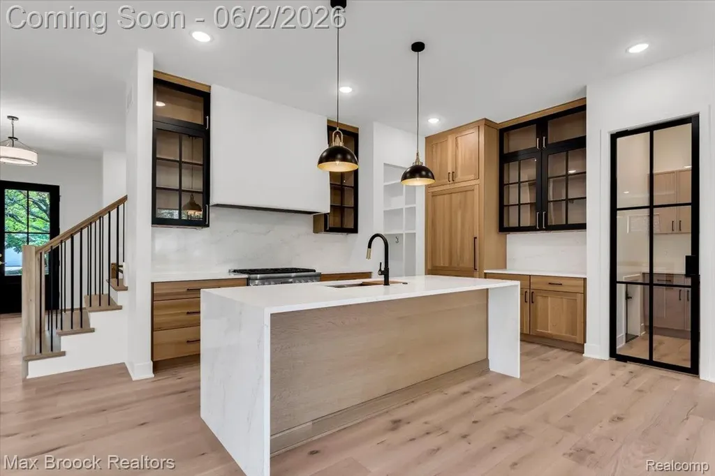 2444 Benjamin Avenue Royal Oak City MI 48073