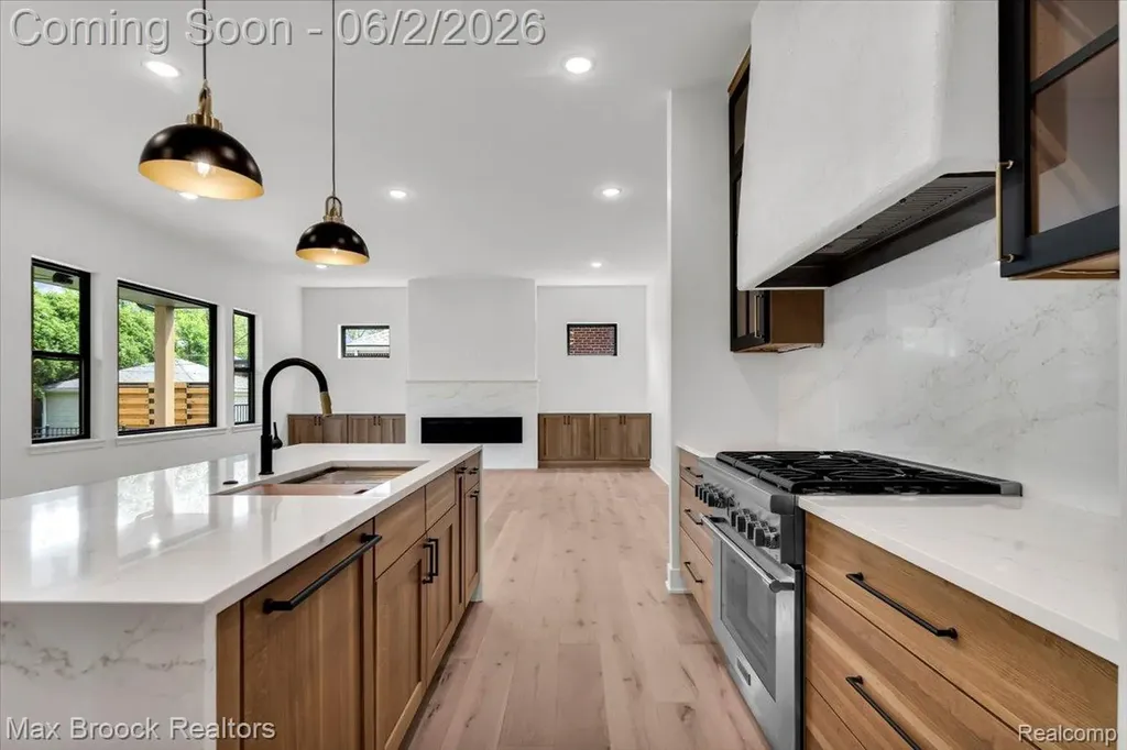 2444 Benjamin Avenue Royal Oak City MI 48073