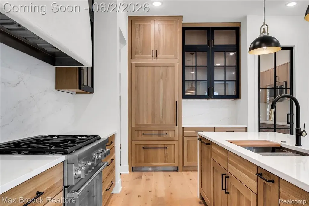 2444 Benjamin Avenue Royal Oak City MI 48073