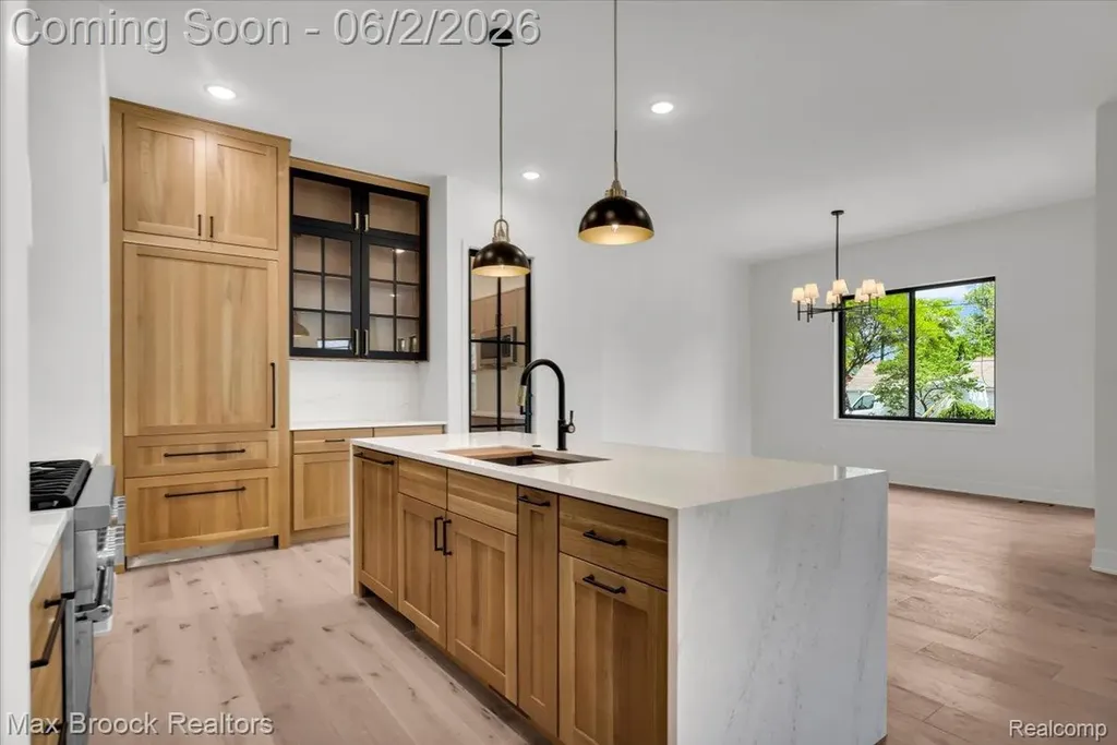 2444 Benjamin Avenue Royal Oak City MI 48073