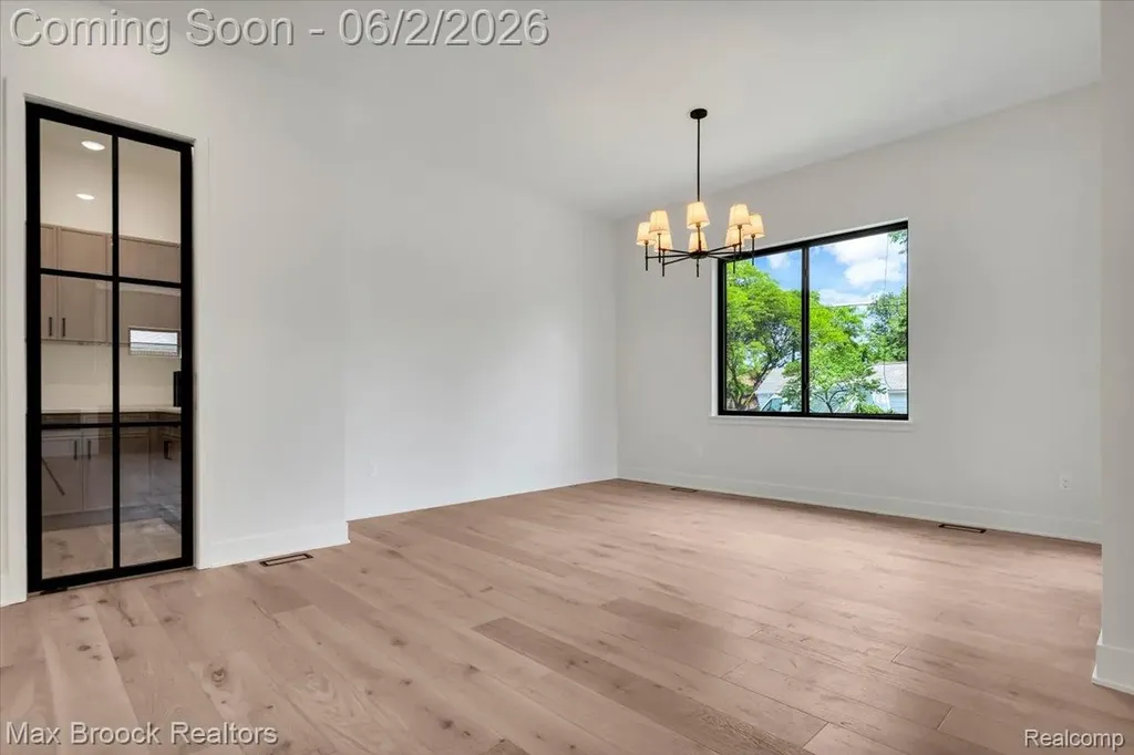 2444 Benjamin Avenue Royal Oak City MI 48073