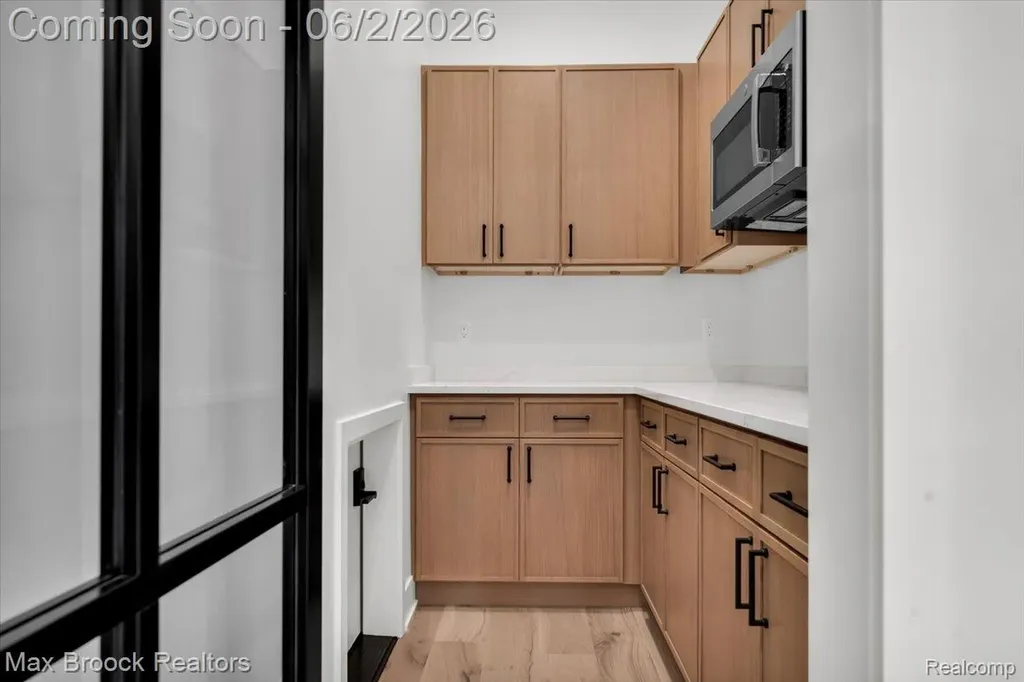 2444 Benjamin Avenue Royal Oak City MI 48073