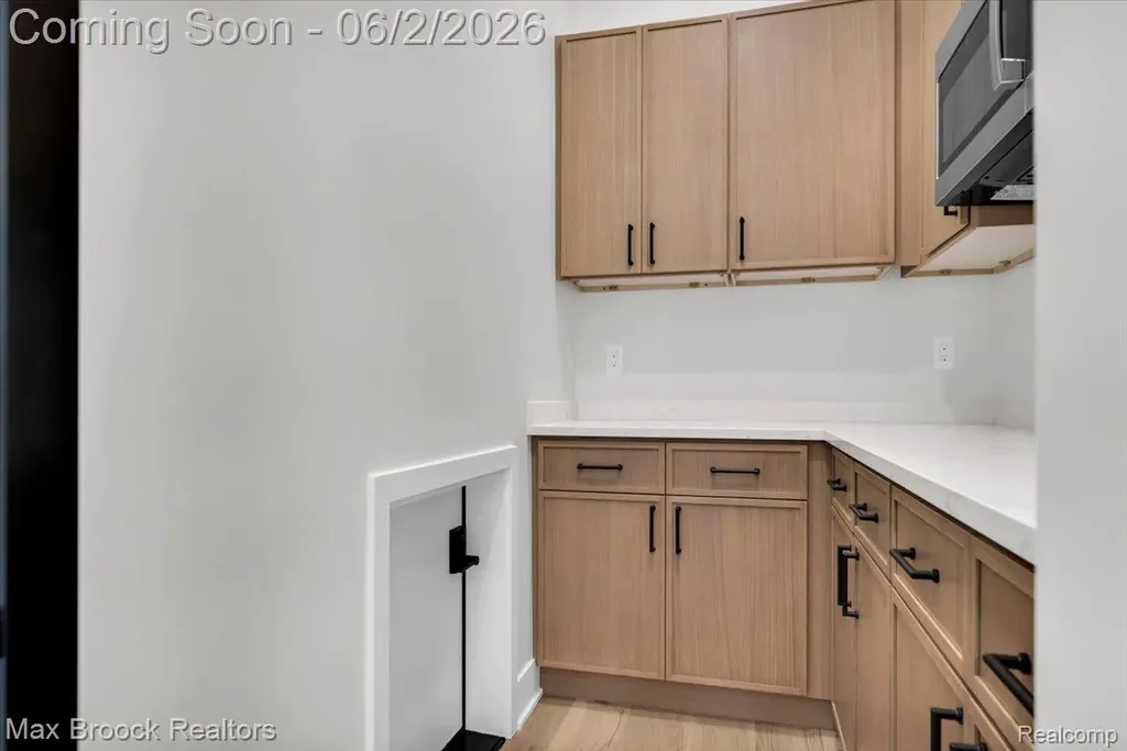 2444 Benjamin Avenue Royal Oak City MI 48073