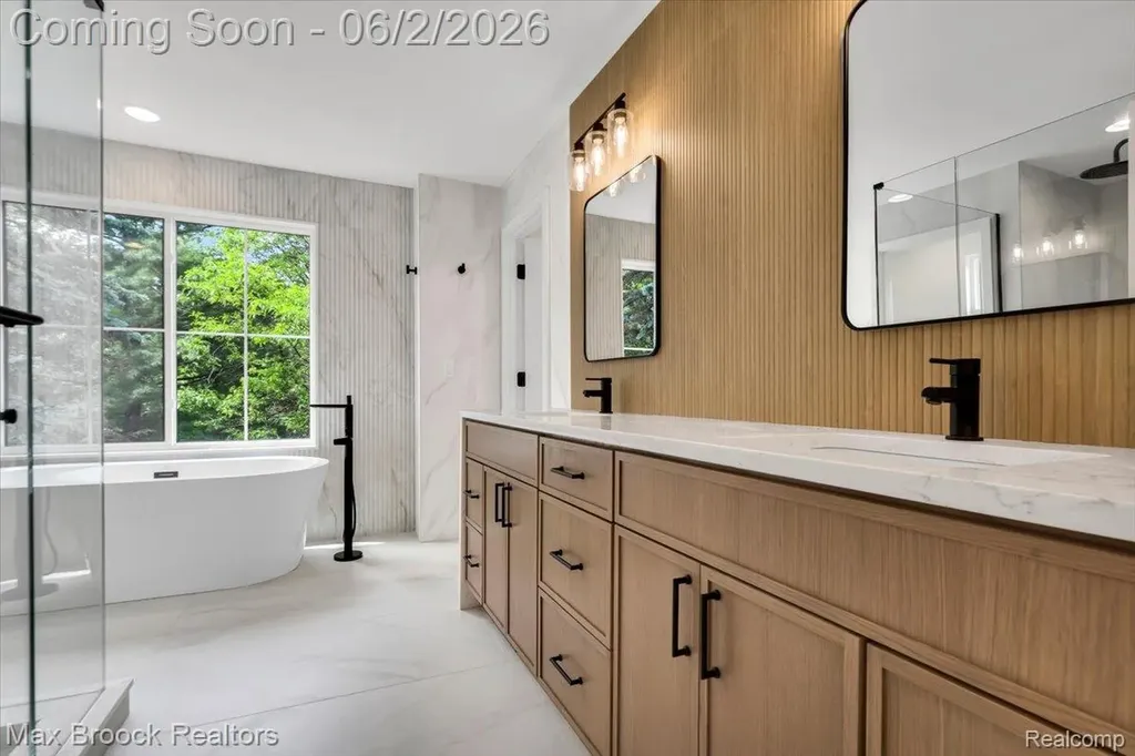 2444 Benjamin Avenue Royal Oak City MI 48073
