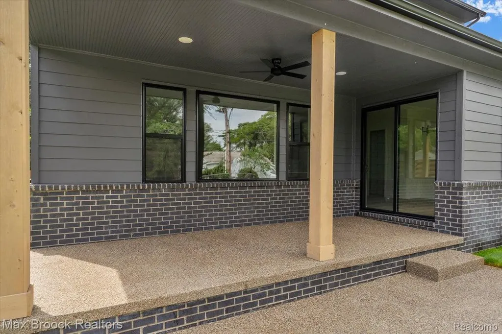 2444 Benjamin Avenue Royal Oak City MI 48073