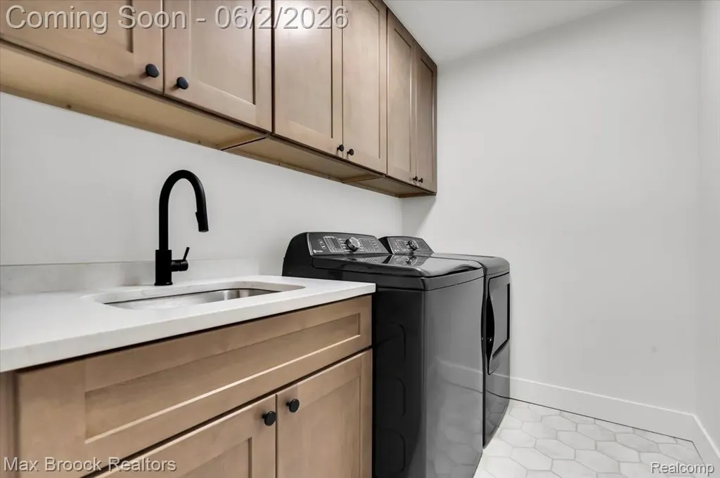 2444 Benjamin Avenue Royal Oak City MI 48073