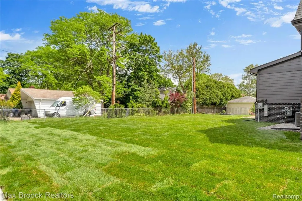 2444 Benjamin Avenue Royal Oak City MI 48073