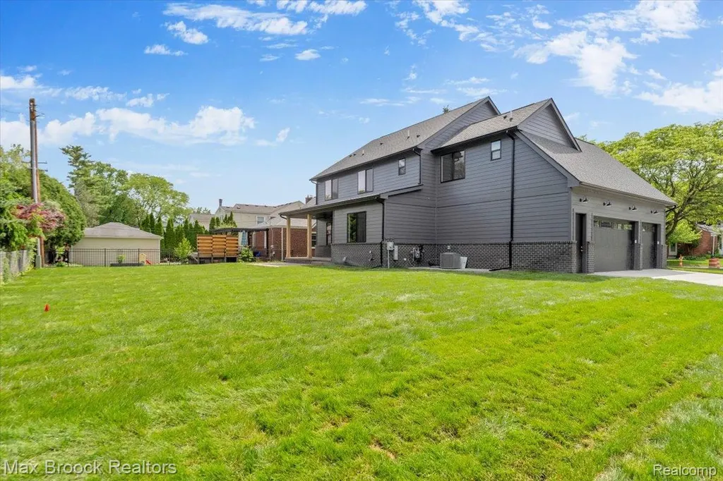 2444 Benjamin Avenue Royal Oak City MI 48073