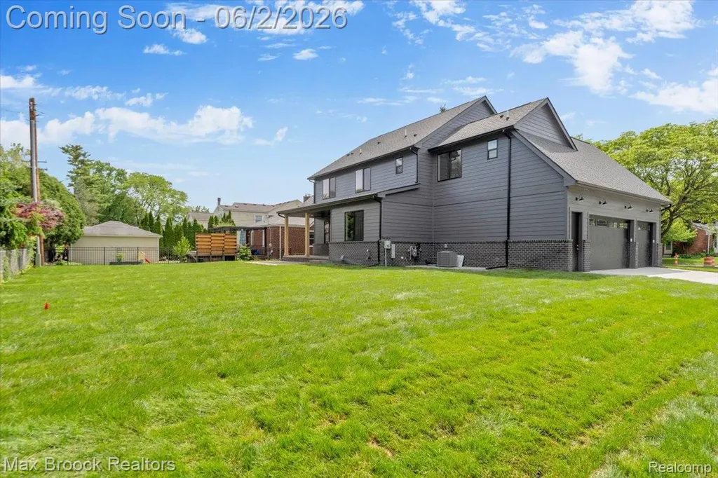 2444 Benjamin Avenue Royal Oak City MI 48073