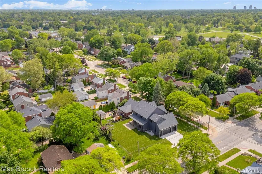 2444 Benjamin Avenue Royal Oak City MI 48073