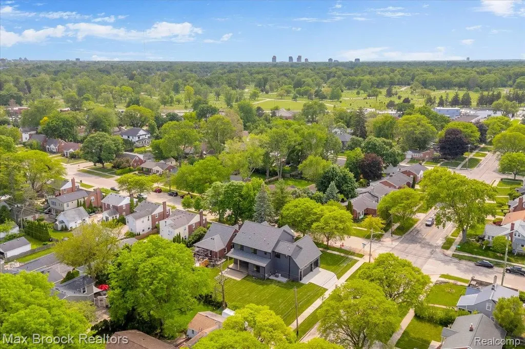 2444 Benjamin Avenue Royal Oak City MI 48073