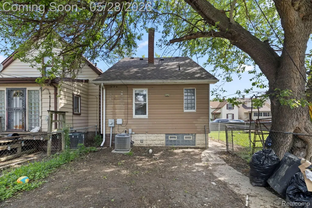 74 Pine Street River Rouge City MI 48218