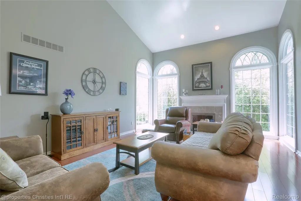 2200 Barberry Drive Shelby Charter Township MI 48316